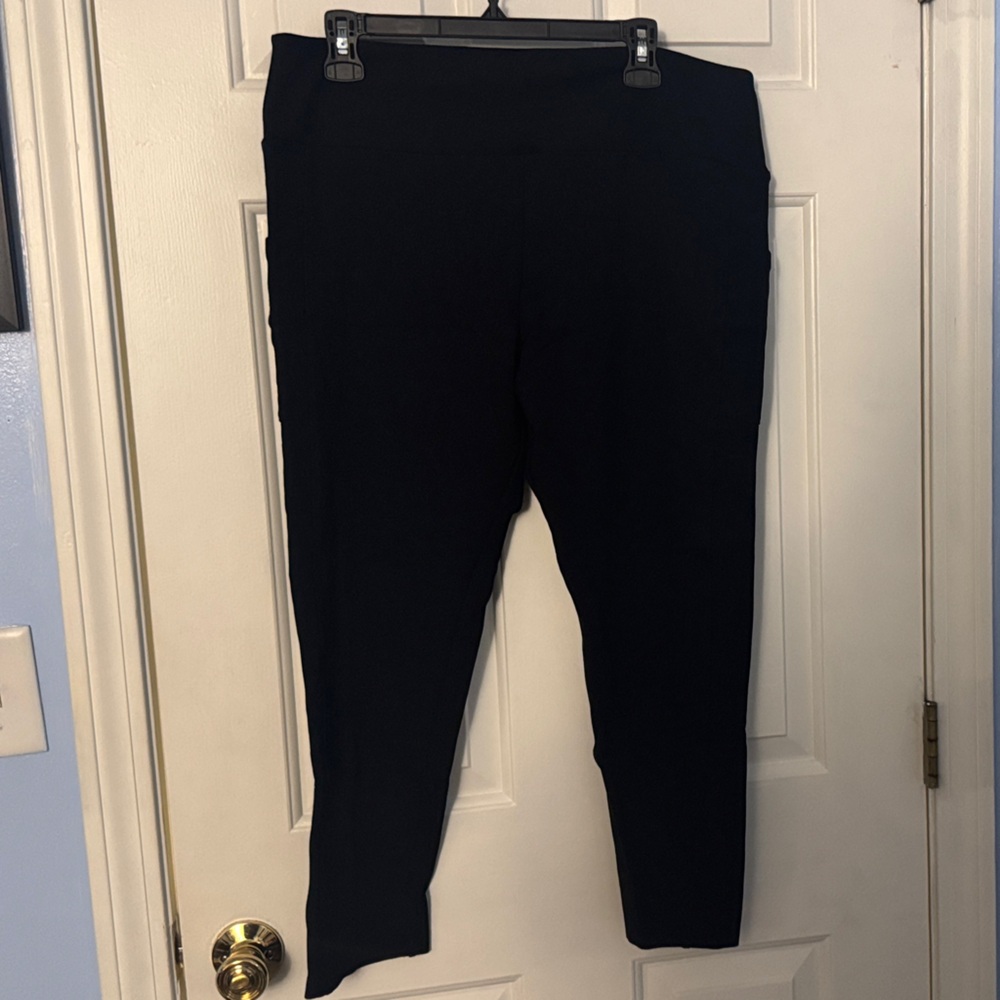 Lou & Grey Black skinny pants